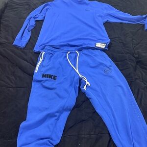 Nike mens Blue Jogger Pants and matching long sleeve shirt